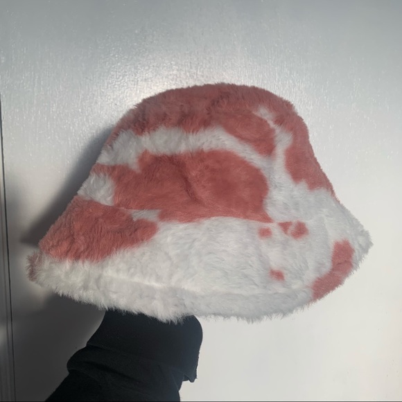 Pink white cow print bucket hat ( fur fluffy) - Picture 2 of 7